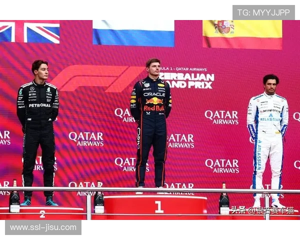 维斯塔潘比赛中期询问车队勒克莱尔位置，无线电透露紧张情绪