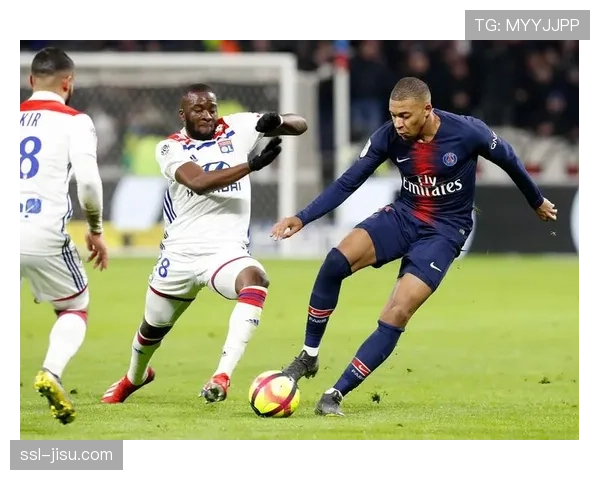 法甲第30轮前瞻：里昂防线面临考验，如何应对巴黎圣日耳曼的高位逼抢？